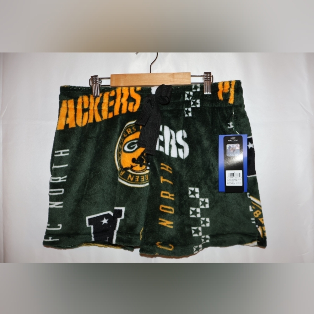 Green Bay Packers Green Plush Lounge Shorts With Pockets. - Picture 2 of 6